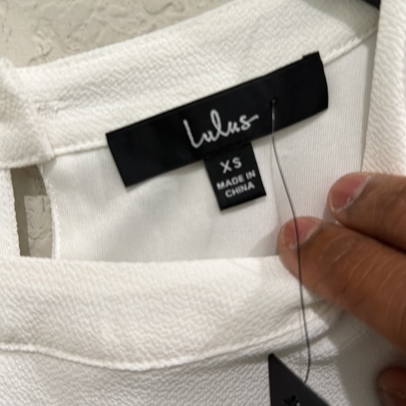 Lulu’s White top in XS NWT - Picture 9 of 10
